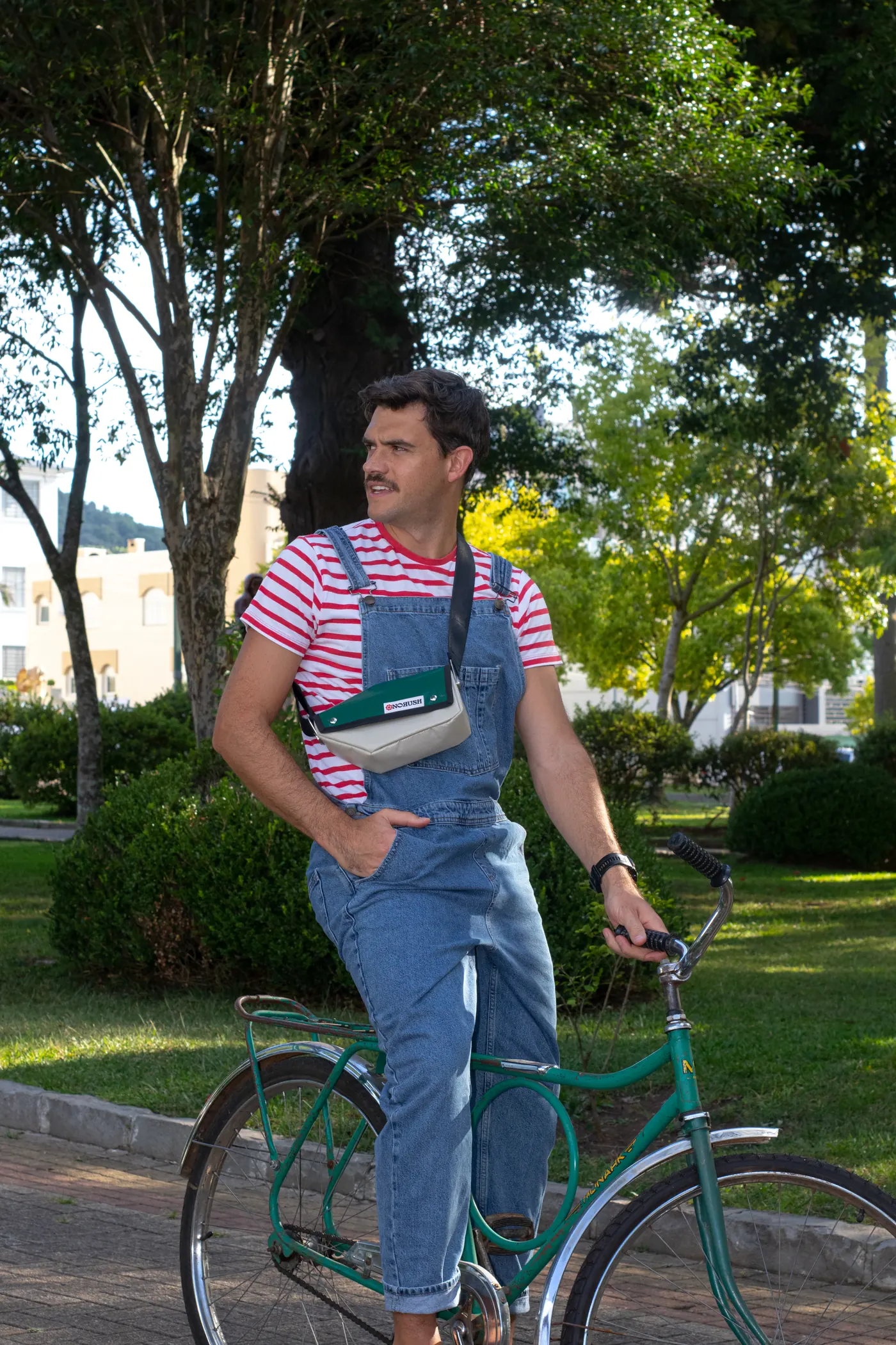 Ensaio de bolsa com modelo de bicicleta