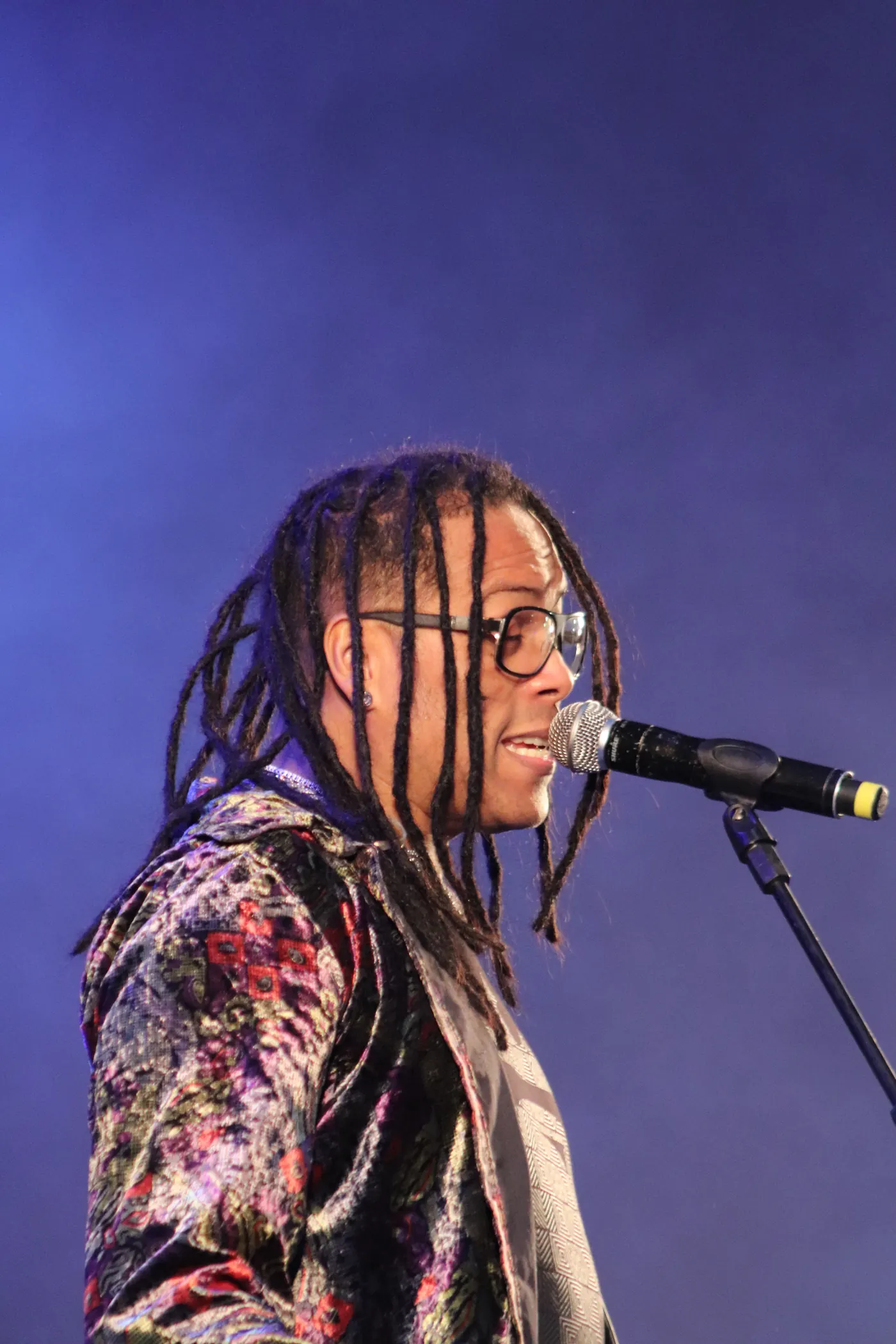 Cantor no palco